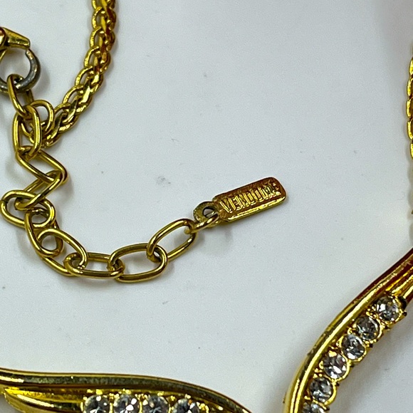 Vendome Signed Vintage Chevron Gold Plated Necklace with Crystal and Pearl - Picture 5 of 7
